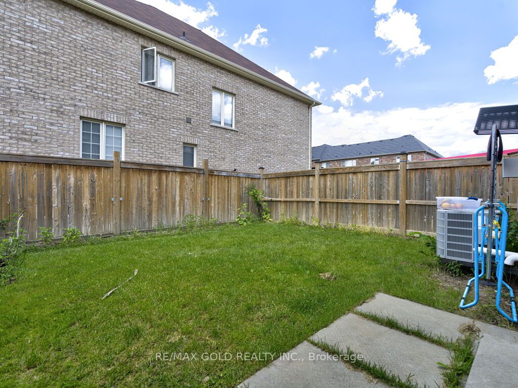 43 Zelda, Brampton, Ontario L6R 0B6, 4 Bedrooms Bedrooms, ,3 BathroomsBathrooms,Att/row/twnhouse,For Sale,Zelda,W9266820