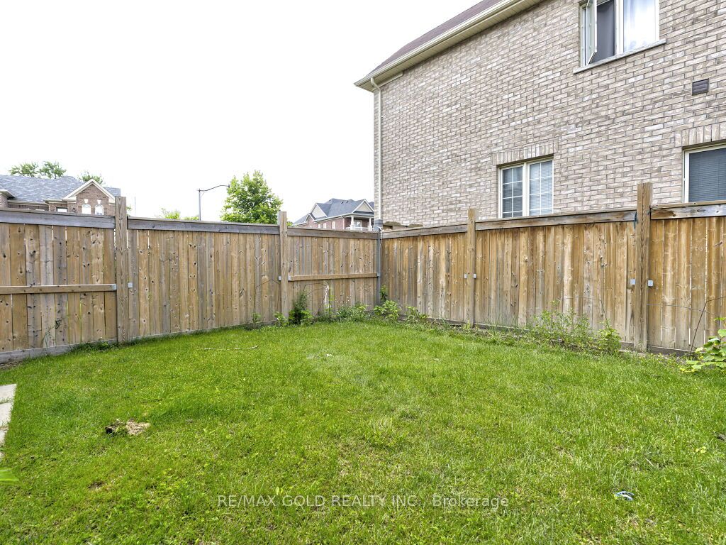 43 Zelda, Brampton, Ontario L6R 0B6, 4 Bedrooms Bedrooms, ,3 BathroomsBathrooms,Att/row/twnhouse,For Sale,Zelda,W9266820