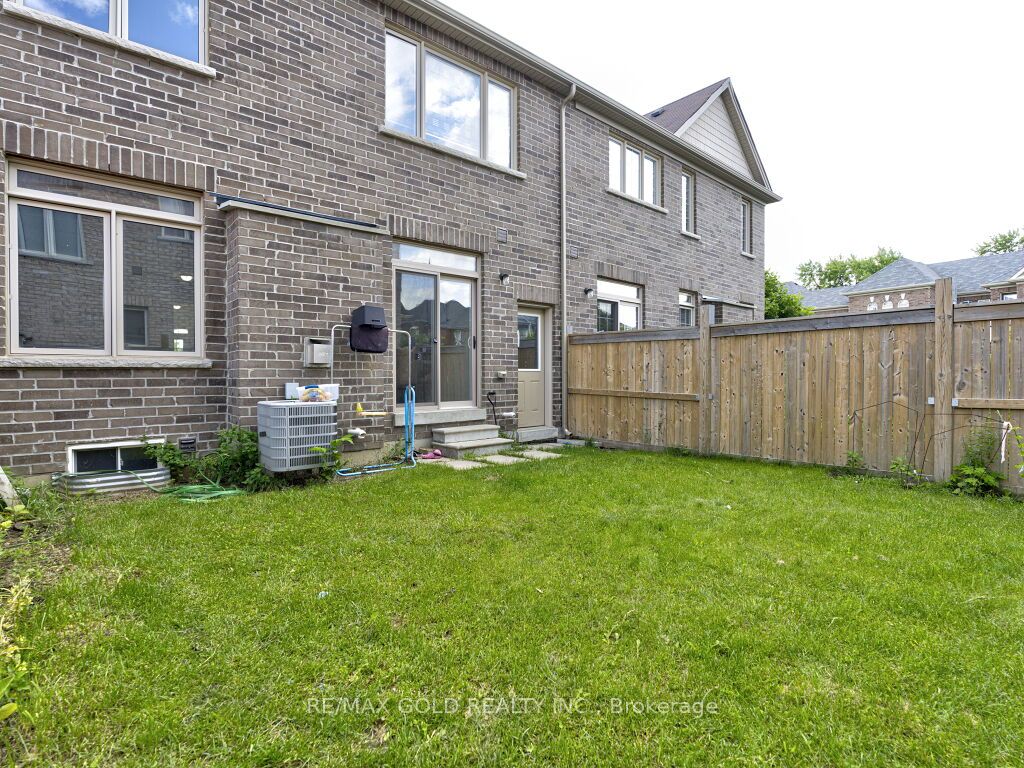 43 Zelda, Brampton, Ontario L6R 0B6, 4 Bedrooms Bedrooms, ,3 BathroomsBathrooms,Att/row/twnhouse,For Sale,Zelda,W9266820