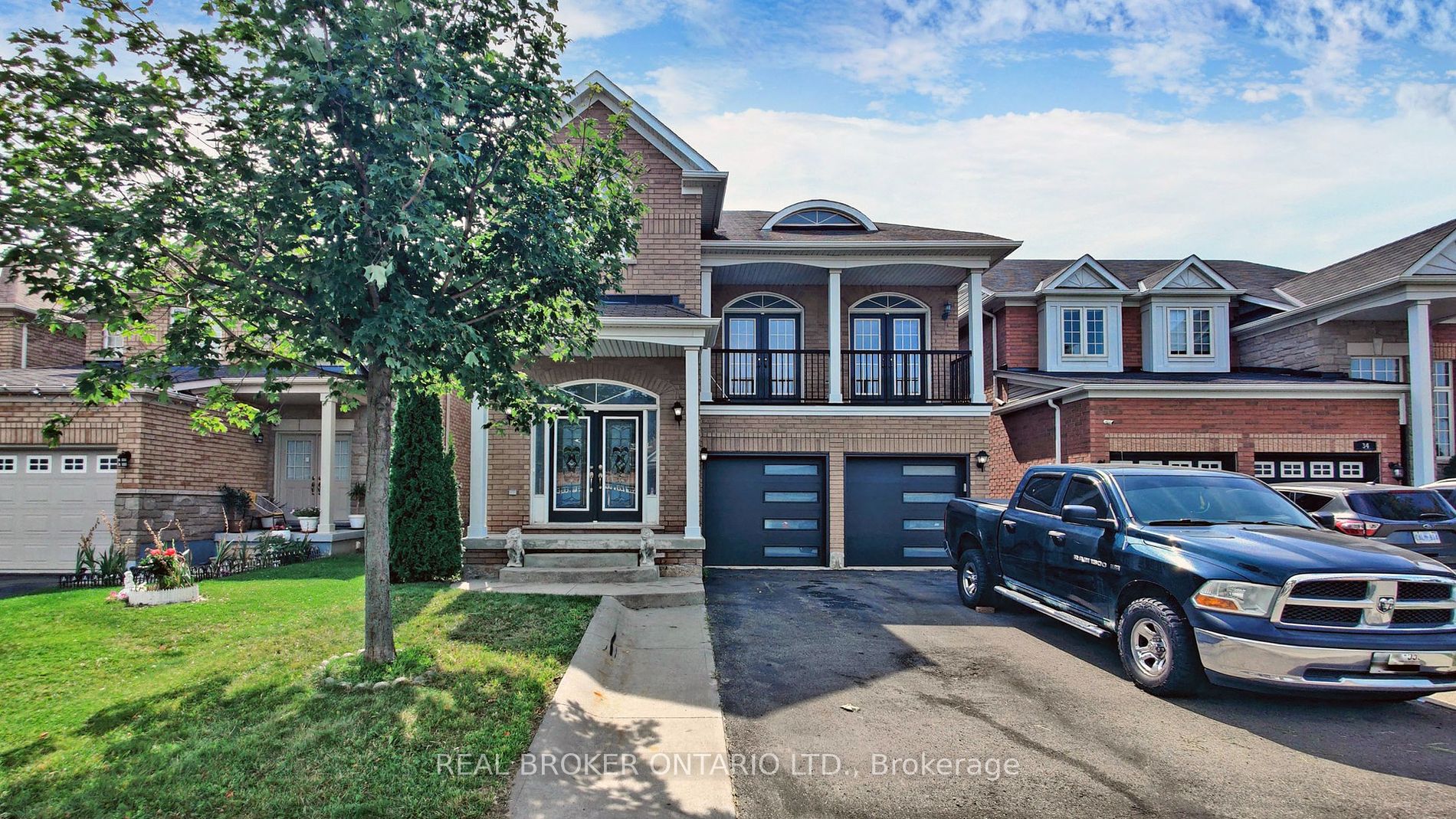 32 Crystal Glen, Brampton, Ontario L6X 0K2, 3 Bedrooms Bedrooms, ,5 BathroomsBathrooms,Detached,For Sale,Crystal Glen,W9295507