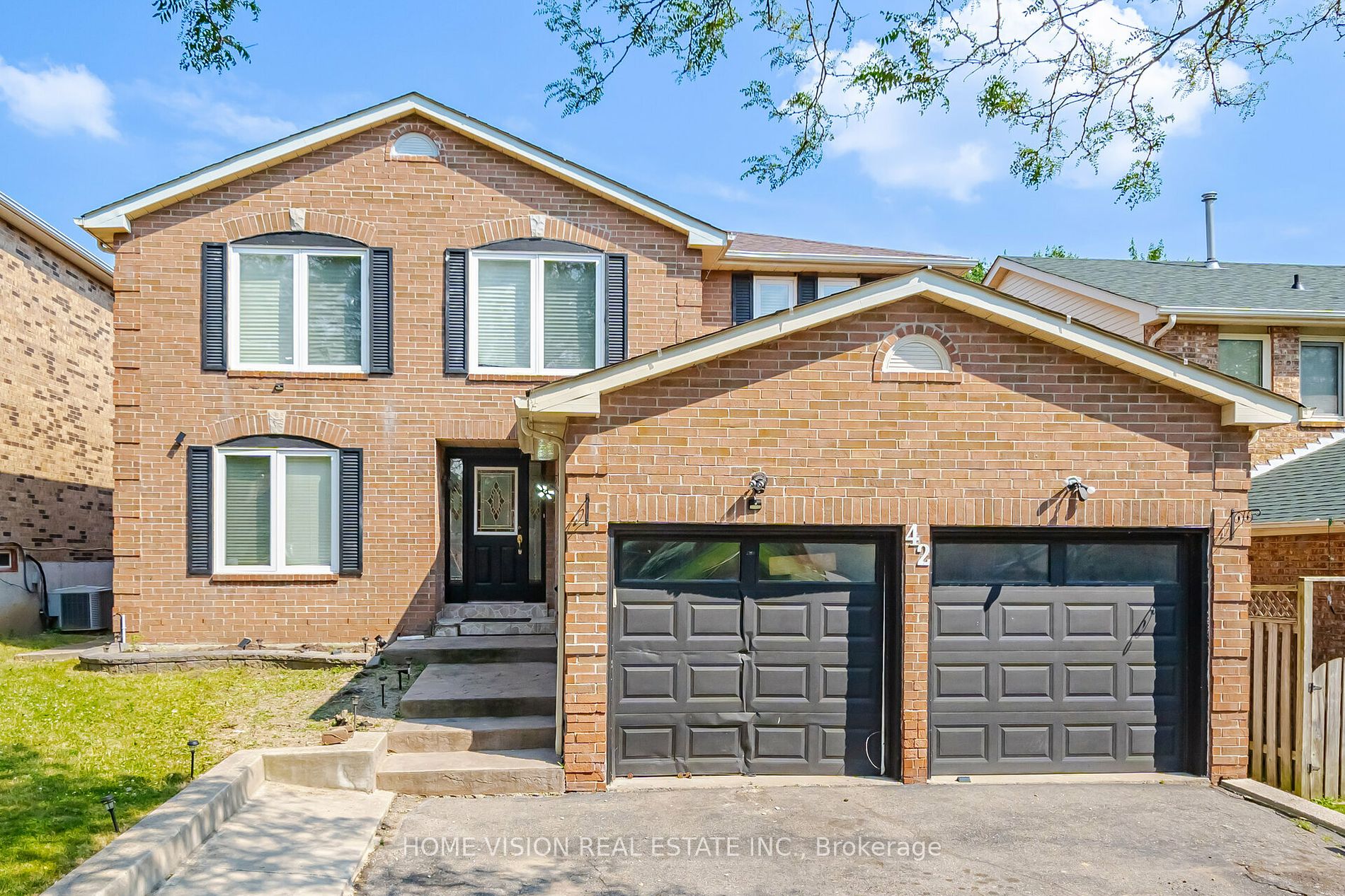 42 Cousins, Brampton, Ontario L6Y 3K5, 4 Bedrooms Bedrooms, ,5 BathroomsBathrooms,Detached,For Sale,Cousins,W9295746