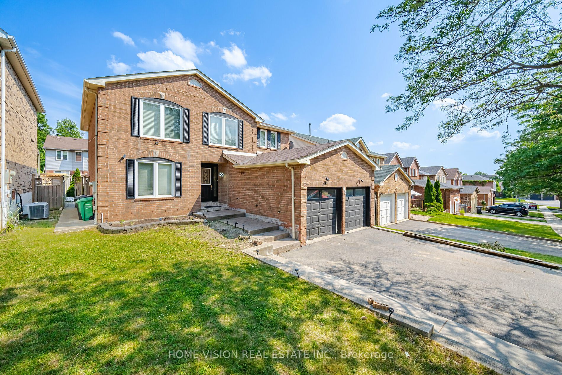 42 Cousins, Brampton, Ontario L6Y 3K5, 4 Bedrooms Bedrooms, ,5 BathroomsBathrooms,Detached,For Sale,Cousins,W9295746