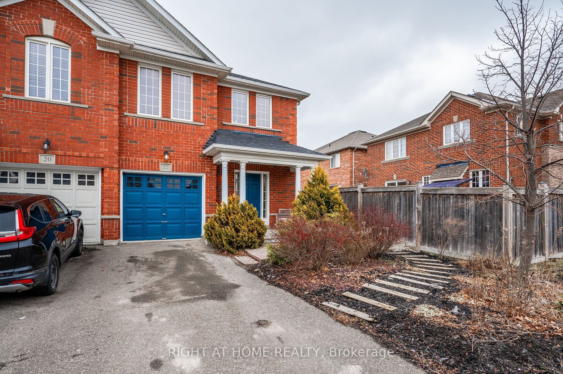 22 Albery, Brampton, Ontario L7A 0K7, 3 Bedrooms Bedrooms, ,3 BathroomsBathrooms,Semi-detached,For Sale,Albery,W9297280