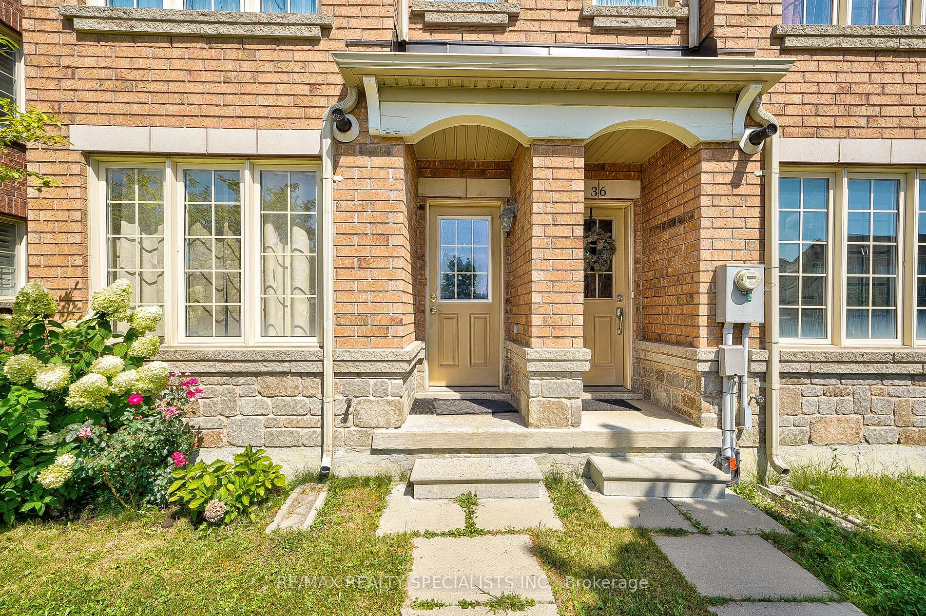 34 Peach, Brampton, Ontario L6R 0W5, 3 Bedrooms Bedrooms, ,3 BathroomsBathrooms,Att/row/twnhouse,For Sale,Peach,W9296238