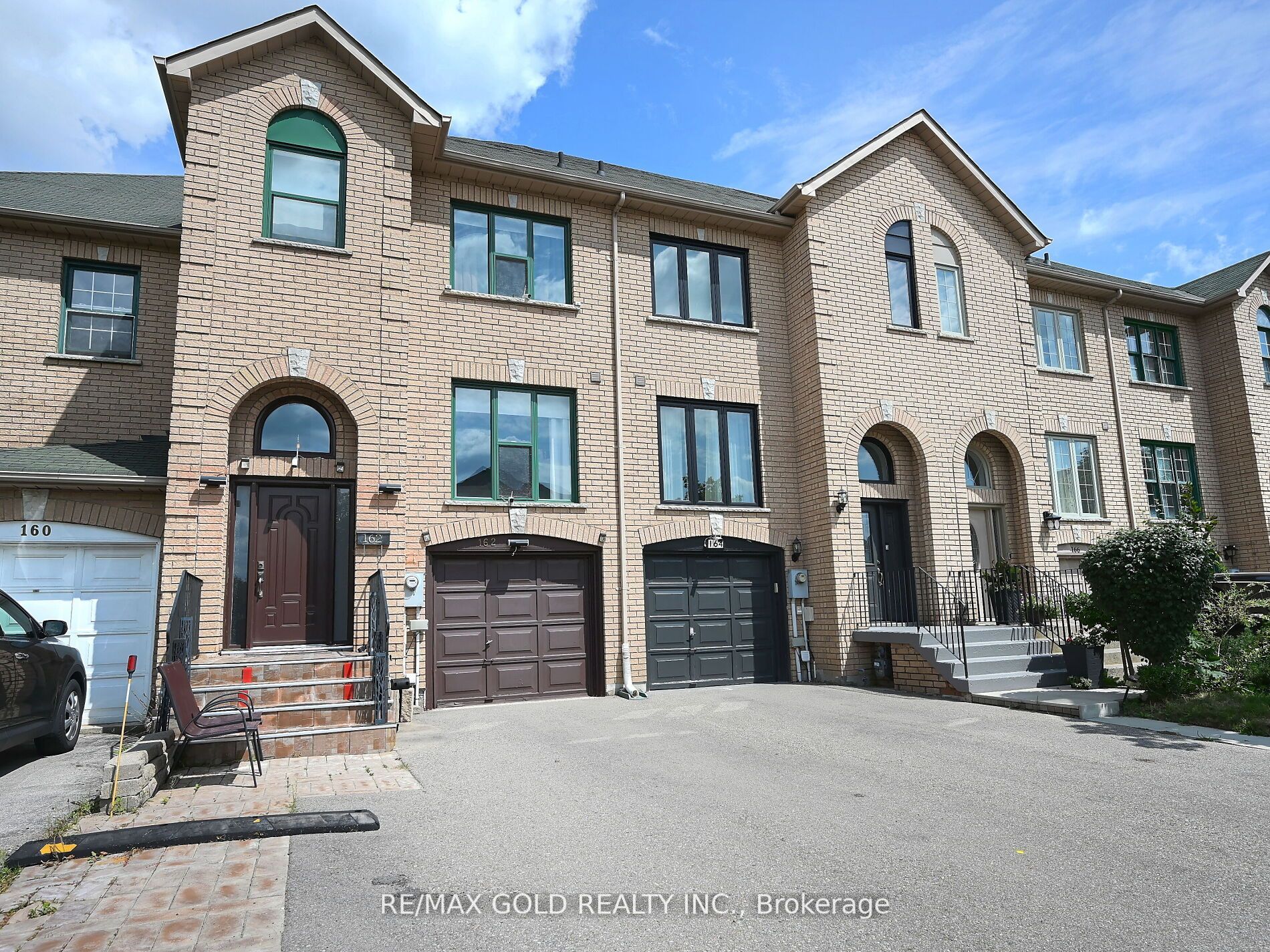 162 Provincial, Brampton, Ontario L6S 6C2, 3 Bedrooms Bedrooms, ,4 BathroomsBathrooms,Att/row/twnhouse,For Sale,Provincial,W9309957