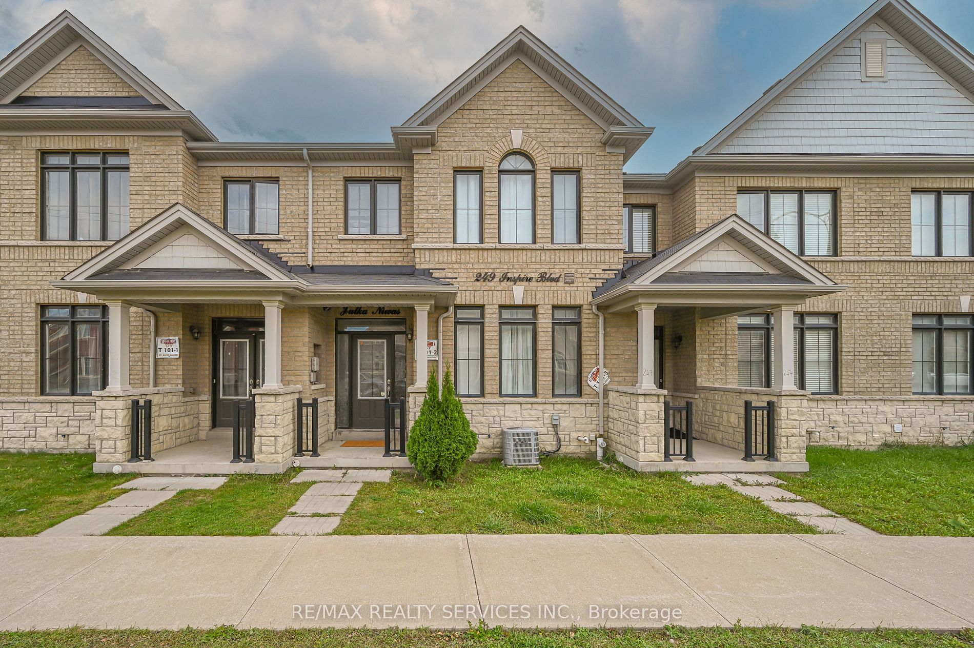 249 Inspire, Brampton, Ontario L6R 3Z3, 3 Bedrooms Bedrooms, ,3 BathroomsBathrooms,Att/row/twnhouse,For Sale,Inspire,W9395127