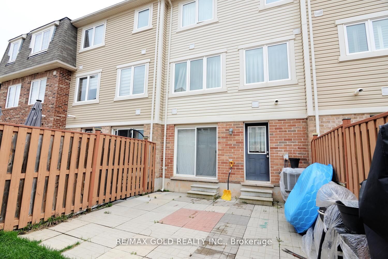 38 Donomore, Brampton, Ontario L7A 0S7, 3 Bedrooms Bedrooms, ,4 BathroomsBathrooms,Att/row/twnhouse,For Sale,Donomore,W9398533