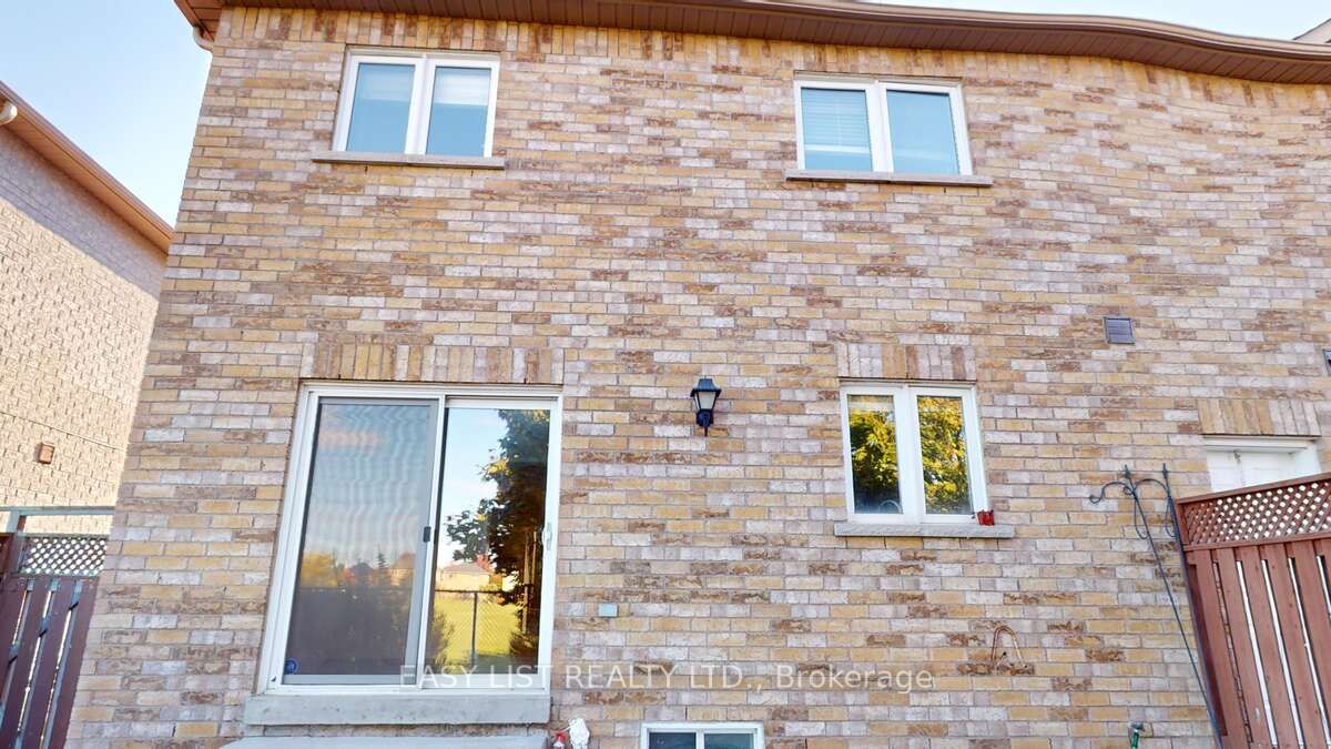 71 Beavervalley, Brampton, Ontario L7A 3R3, 3 Bedrooms Bedrooms, ,4 BathroomsBathrooms,Att/row/twnhouse,For Sale,Beavervalley,W9398650