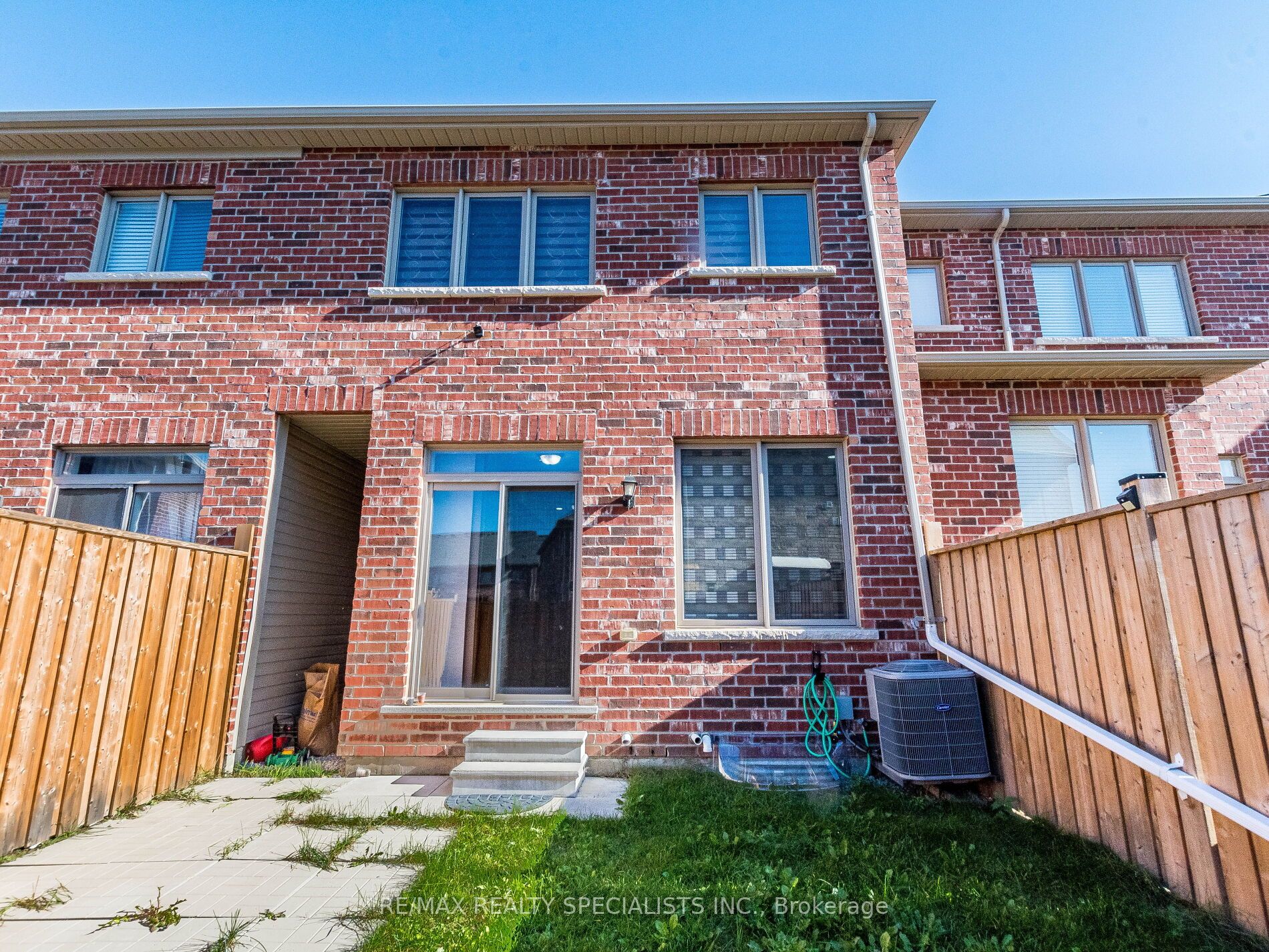 12 Merrybrook, Brampton, Ontario L7A 4W1, 3 Bedrooms Bedrooms, ,3 BathroomsBathrooms,Att/row/twnhouse,For Sale,Merrybrook,W9417736