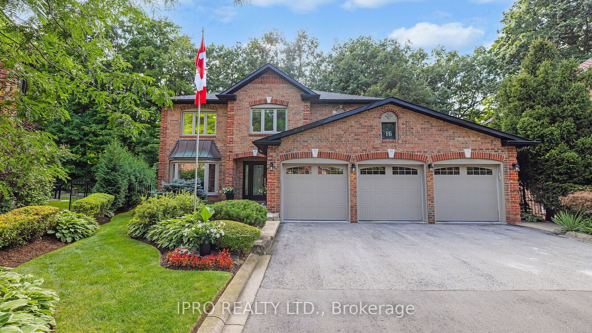 16 Grand Oaks, Brampton, Ontario L6Z 3K7, 4 Bedrooms Bedrooms, ,4 BathroomsBathrooms,Detached,For Sale,Grand Oaks,W9418425