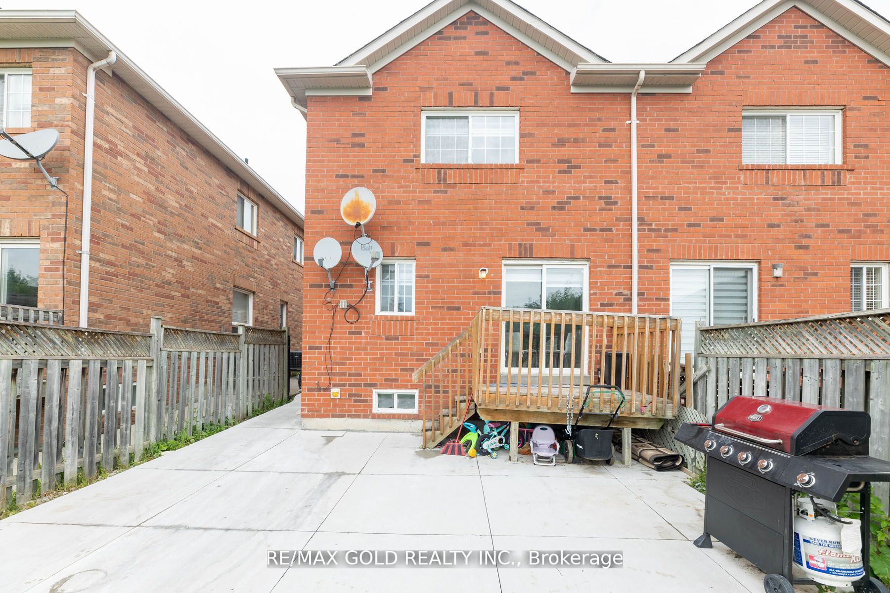 19 Thunderbird, Brampton, Ontario L6R 2T3, 3 Bedrooms Bedrooms, ,3 BathroomsBathrooms,Semi-detached,For Sale,Thunderbird,W9420230