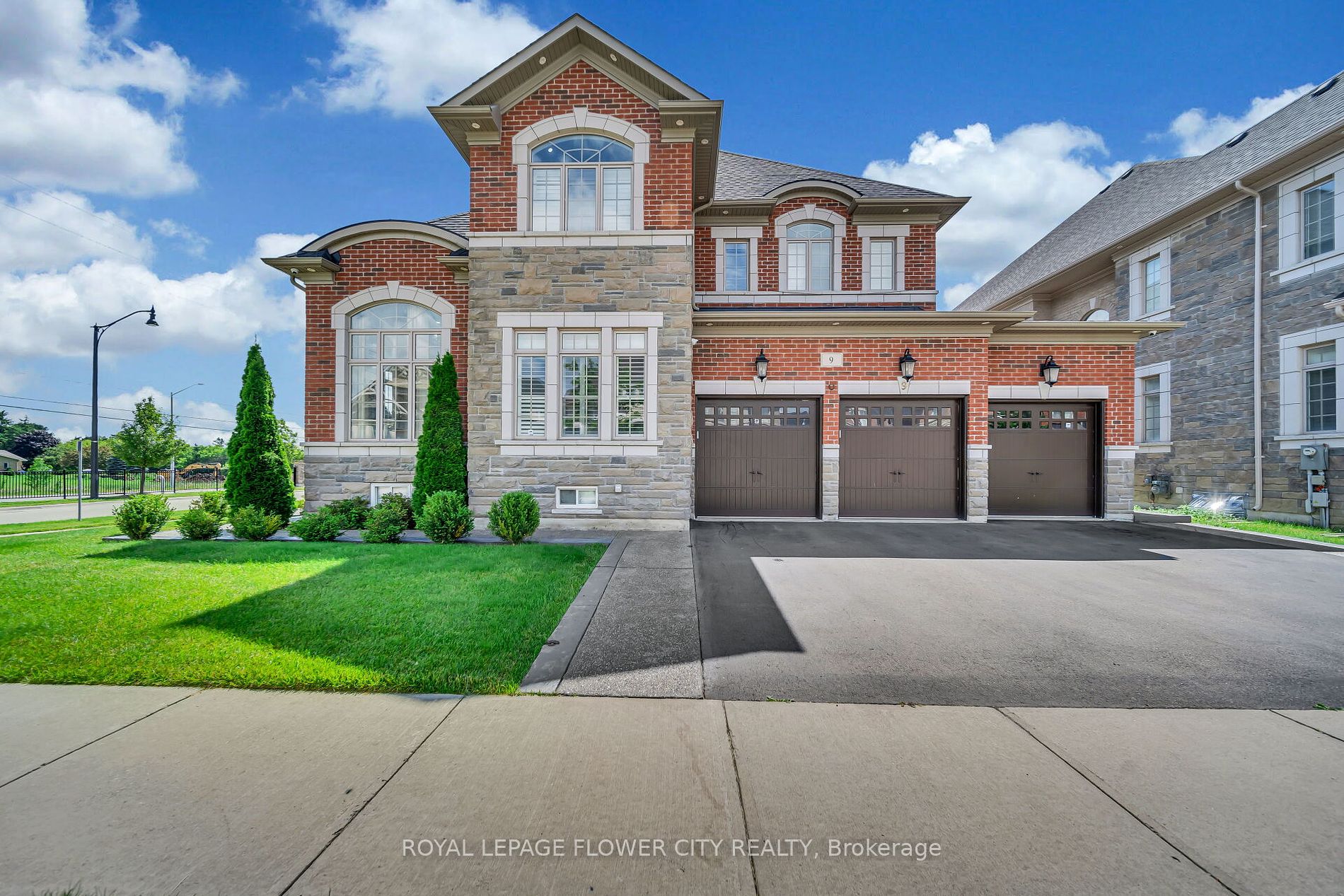 9 Balloon, Brampton, Ontario L6P 4B7, 4 Bedrooms Bedrooms, ,6 BathroomsBathrooms,Detached,For Sale,Balloon,W9513108