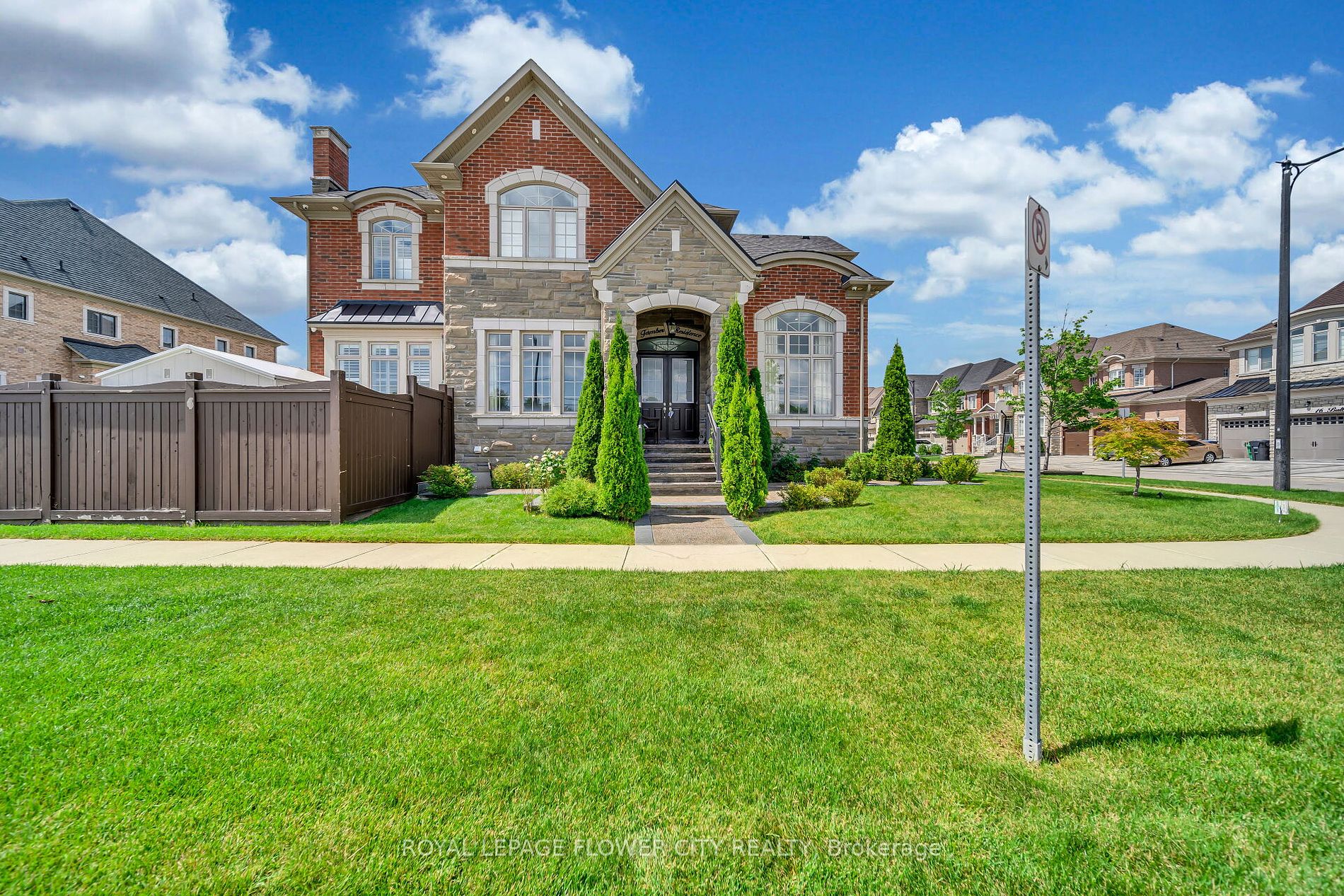 9 Balloon, Brampton, Ontario L6P 4B7, 4 Bedrooms Bedrooms, ,6 BathroomsBathrooms,Detached,For Sale,Balloon,W9513108