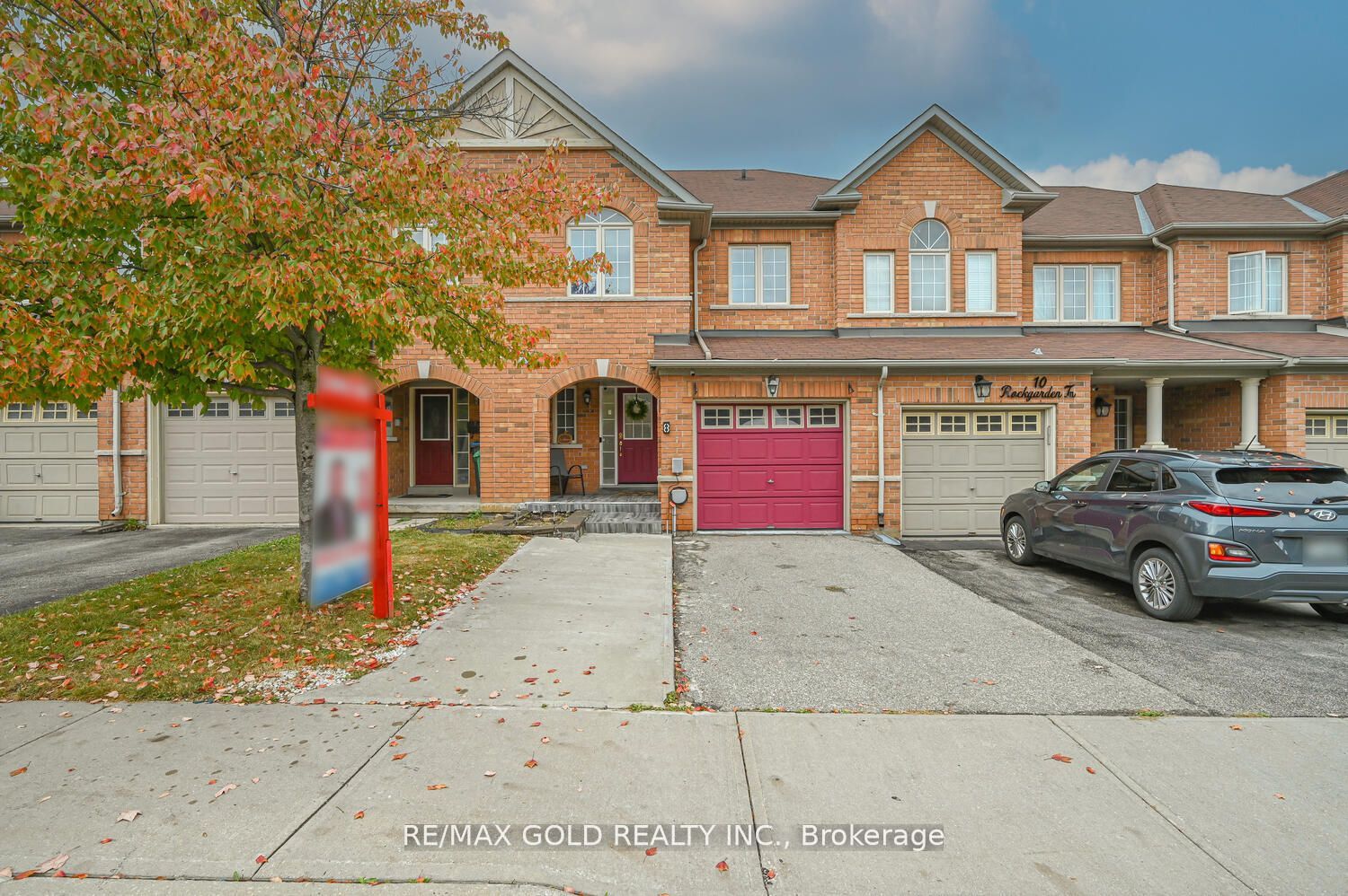 8 Rockgarden, Brampton, Ontario L6R 3M9, 4 Bedrooms Bedrooms, ,4 BathroomsBathrooms,Att/row/twnhouse,For Sale,Rockgarden,W9768764