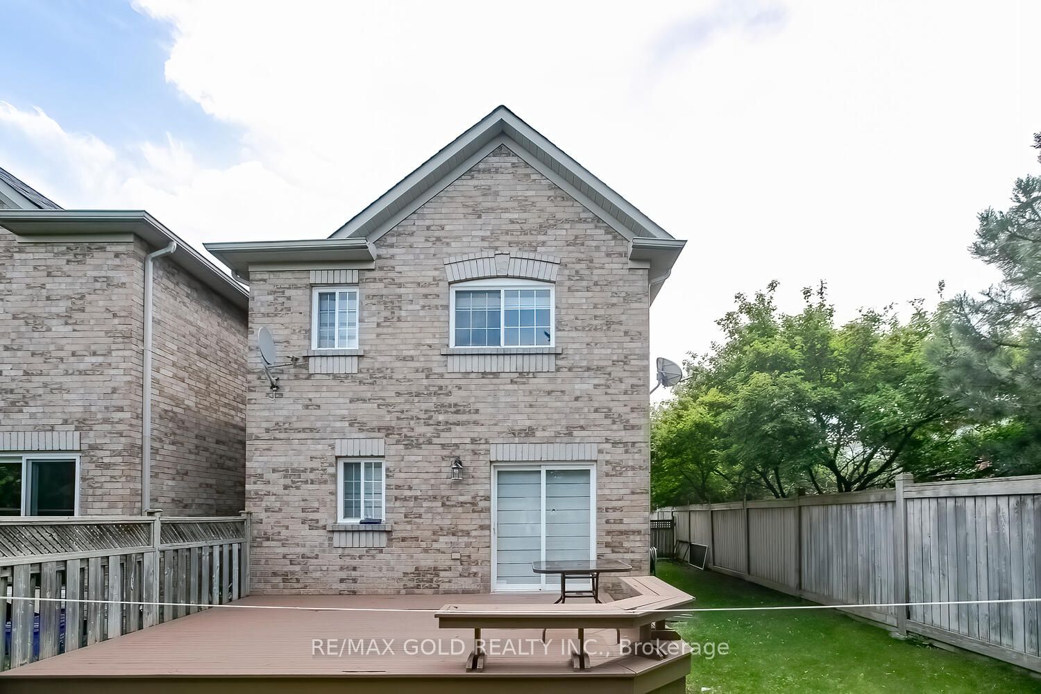 24 Plum Hollow, Brampton, Ontario L6R 2T5, 3 Bedrooms Bedrooms, ,4 BathroomsBathrooms,Att/row/twnhouse,For Sale,Plum Hollow,W9769369