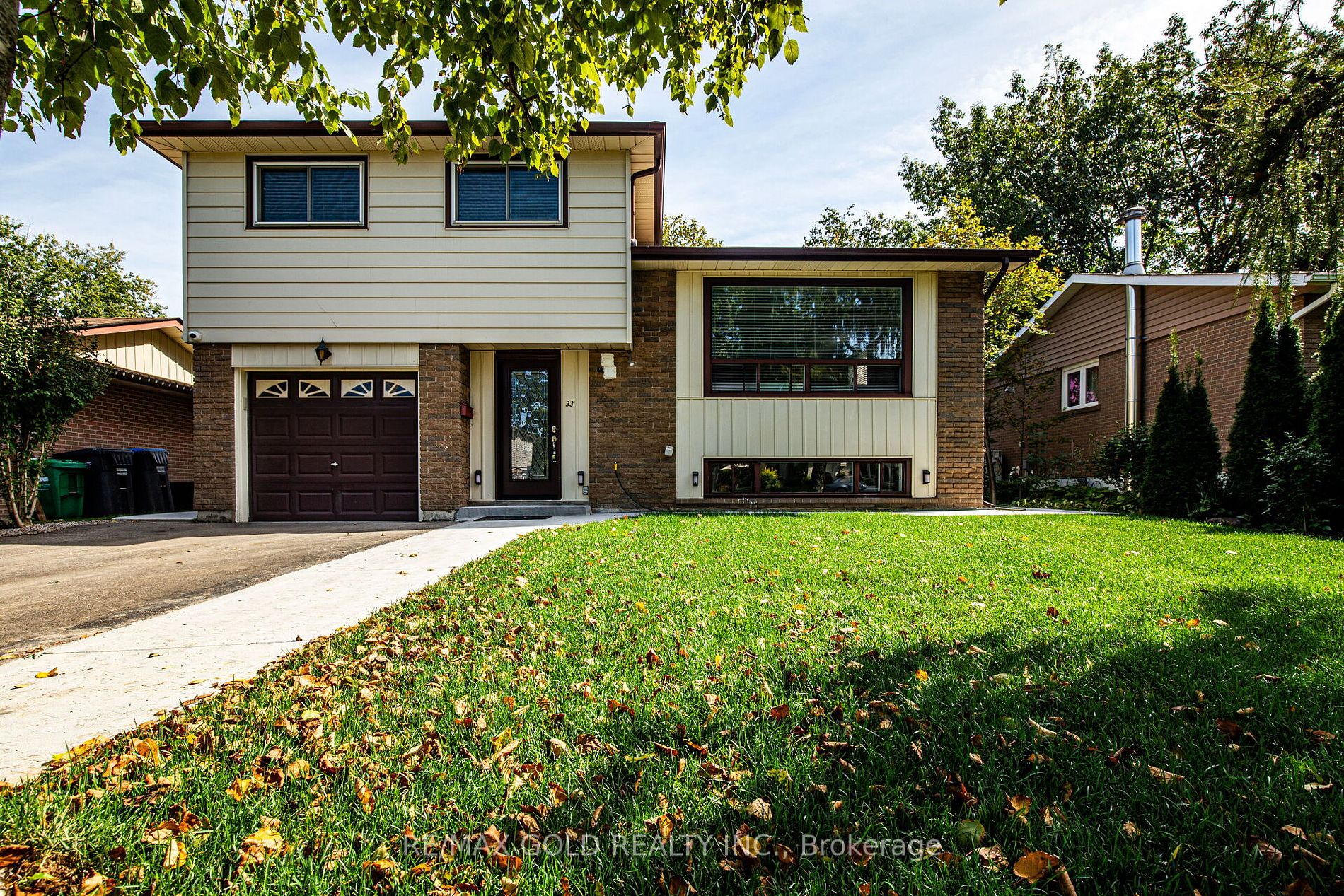 33 Lockton Cres, Brampton, Ontario L6W 1C2, 3 Bedrooms Bedrooms, ,4 BathroomsBathrooms,Detached,For Sale,Lockton Cres,W9770371