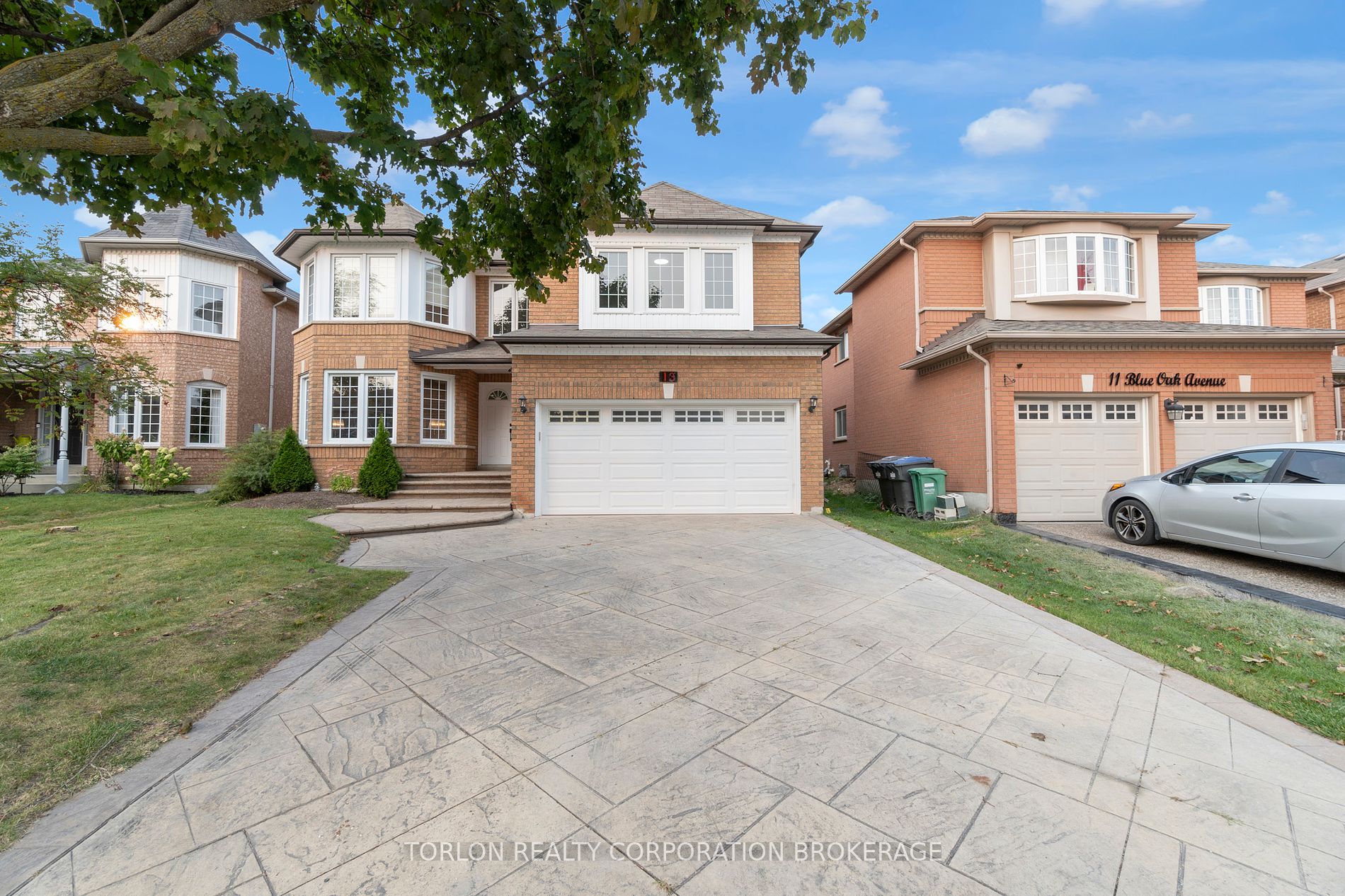 13 Blue Oak, Brampton, Ontario L6R 1C1, 5 Bedrooms Bedrooms, ,5 BathroomsBathrooms,Detached,For Sale,Blue Oak,W9770458