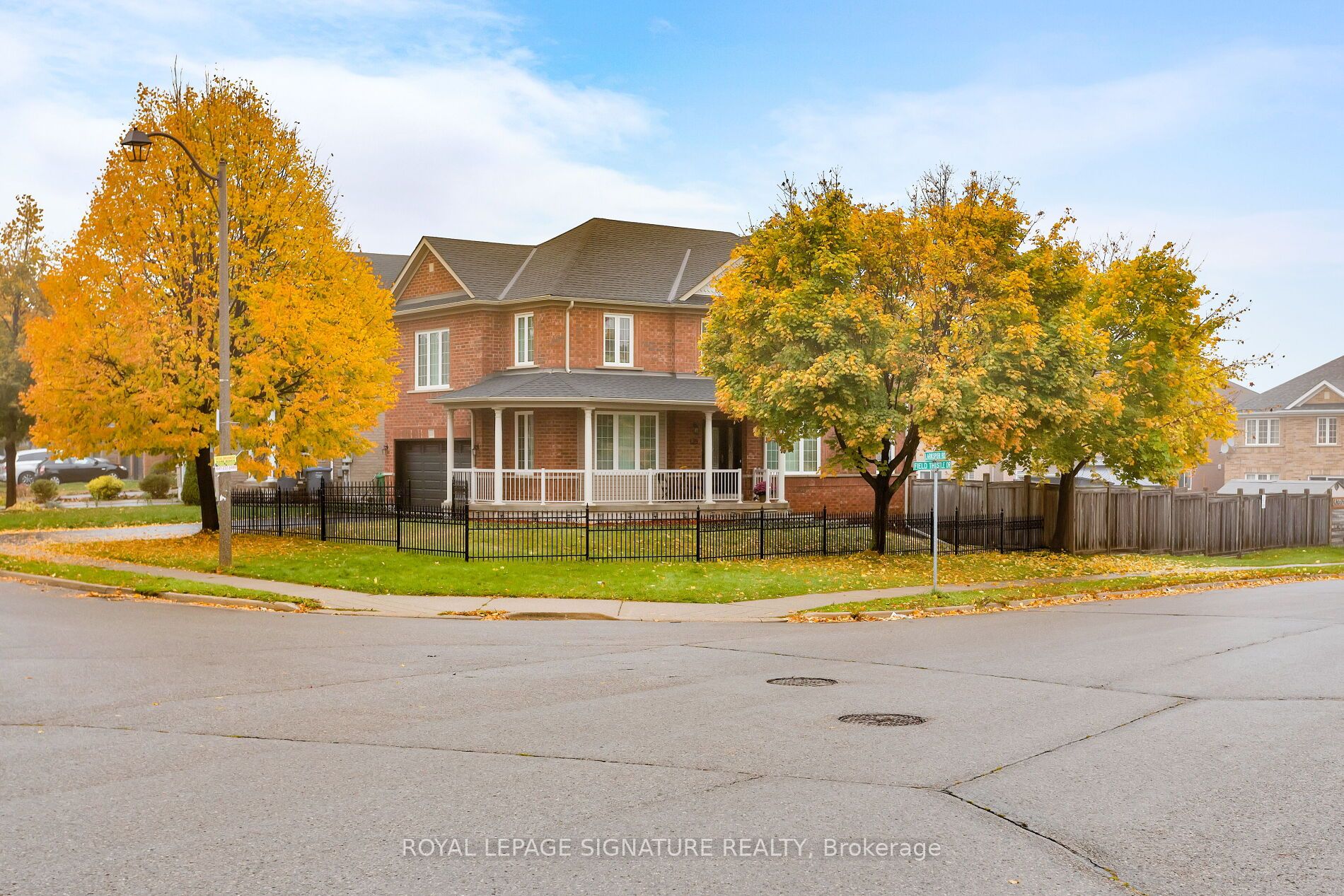 139 Larkspur, Brampton, Ontario L6R 2Z3, 4 Bedrooms Bedrooms, ,3 BathroomsBathrooms,Detached,For Sale,Larkspur,W9781960