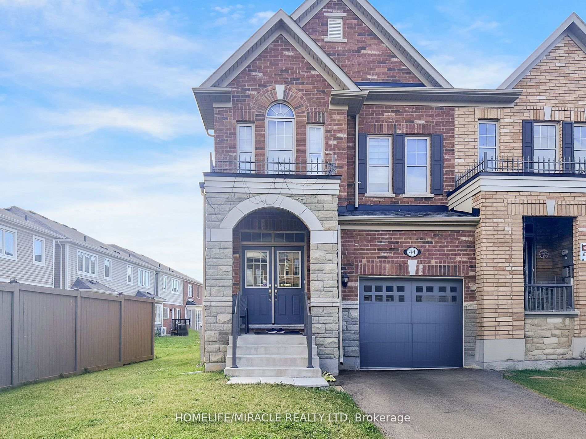 44 Matterhorn, Brampton, Ontario L7A 0B7, 4 Bedrooms Bedrooms, ,3 BathroomsBathrooms,Att/row/twnhouse,For Sale,Matterhorn,W10334642