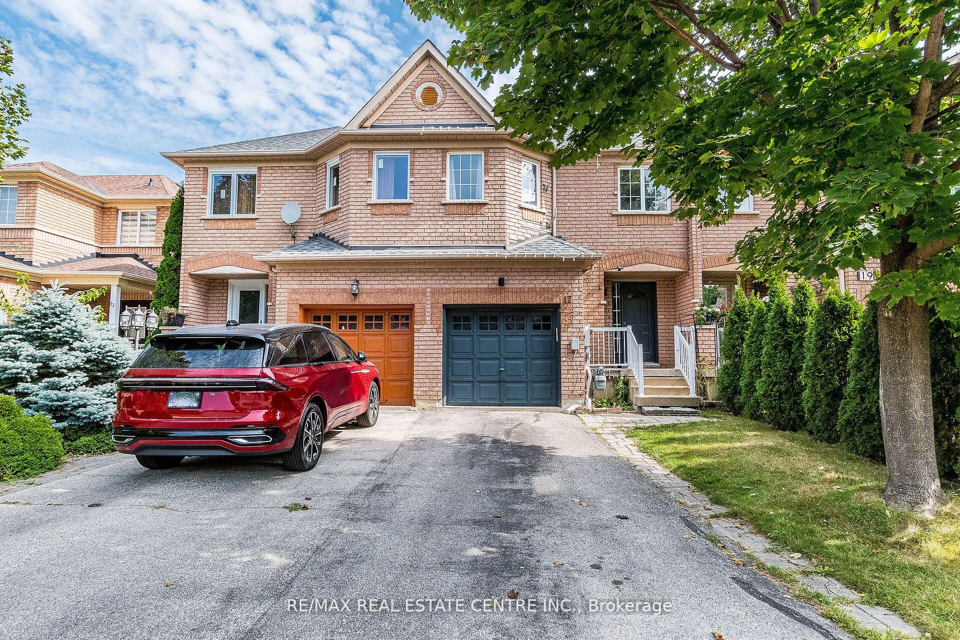 17 Coppermill, Brampton, Ontario L7A 1N4, 3 Bedrooms Bedrooms, ,4 BathroomsBathrooms,Att/row/twnhouse,For Sale,Coppermill,W10409065