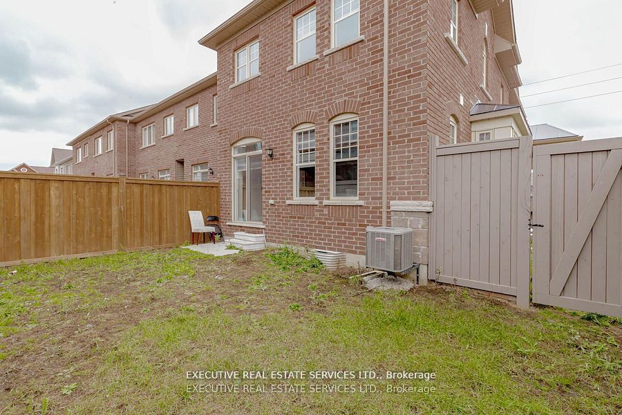 43 Pearman, Brampton, Ontario L7A 0A7, 3 Bedrooms Bedrooms, ,3 BathroomsBathrooms,Att/row/twnhouse,For Sale,Pearman,W10410495